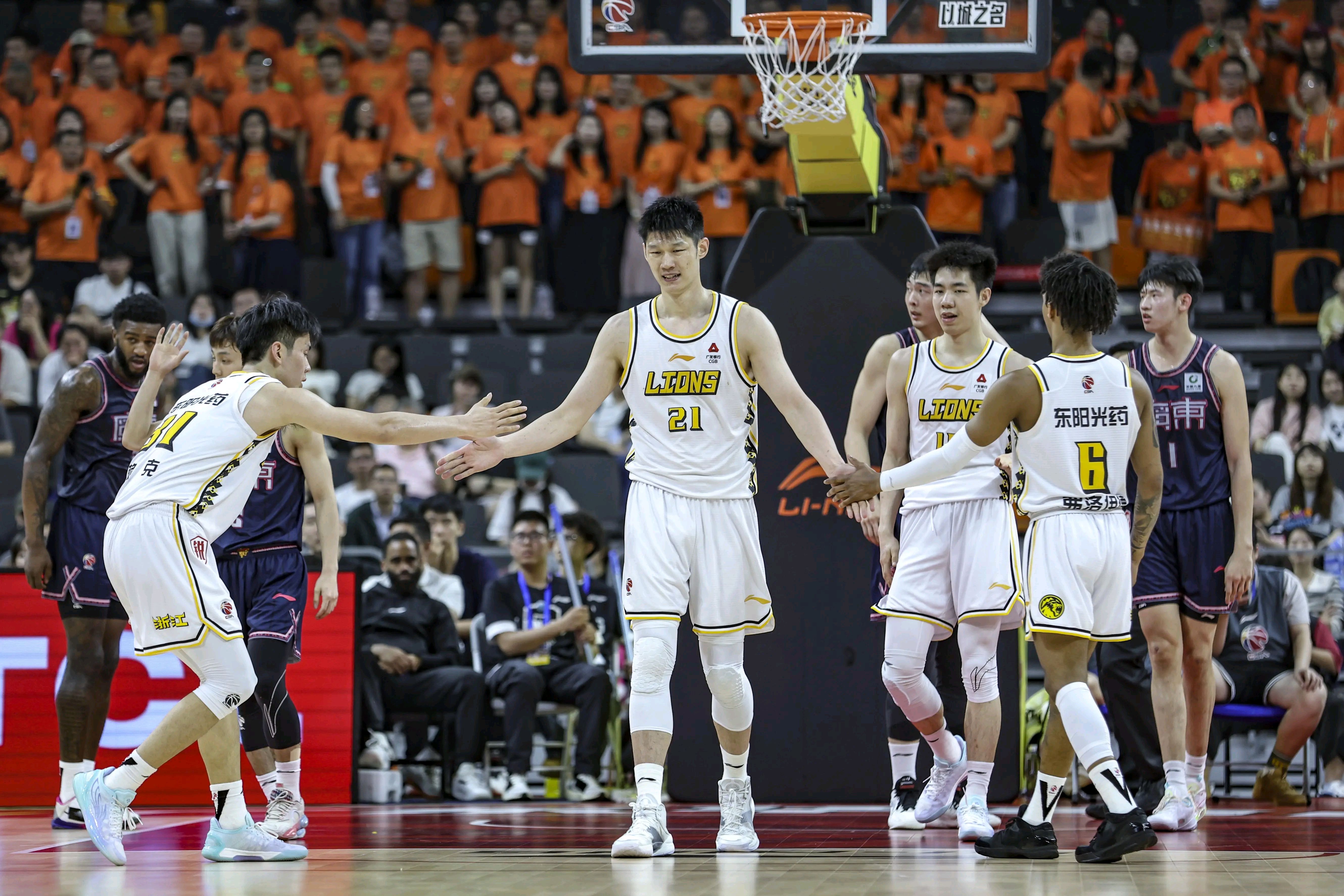 德甲最新形势：辽宁男篮高居榜首，川崎前锋强势追赶，冠军归属成迷(辽宁男篮最新消息赛程)